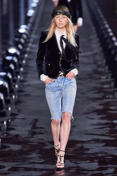 Look 3